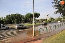 Foto 6 - Un espectacular reventón anega de agua la Vía Helmántica junto al barrio San José 
