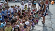 Foto 6 - Klimowitz recibe a cerca de un centenar de niños que participa en la Campaña de Verano del...