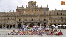 Foto 5 - Klimowitz recibe a cerca de un centenar de niños que participa en la Campaña de Verano del...