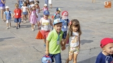 Foto 3 - Klimowitz recibe a cerca de un centenar de niños que participa en la Campaña de Verano del...