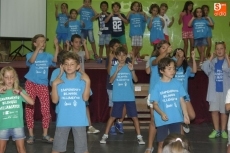 Foto 5 - Una gran fiesta para niños y padres clausura el Campamento Bilingüe de Villamayor 2015