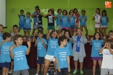 Foto 3 - Una gran fiesta para niños y padres clausura el Campamento Bilingüe de Villamayor 2015