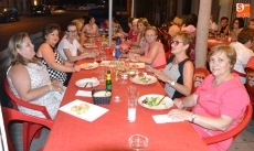 Foto 5 - Las vecinas ‘de toda la vida’ de la calle El Rollo se reúnen para cenar
