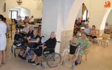 Foto 6 - La Rondalla del Centro de Mayores abre la Semana del Abuelo del Hospital de la Pasión