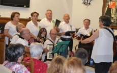 Foto 4 - La Rondalla del Centro de Mayores abre la Semana del Abuelo del Hospital de la Pasión