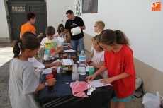 Foto 3 - Una veintena de niños aprenden jugando en un taller de experimentación