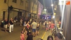 Foto 6 - La calle Wetones baila al ritmo marcado por el Trío Obsession