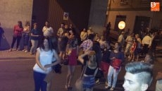 Foto 3 - La calle Wetones baila al ritmo marcado por el Trío Obsession