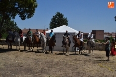 Foto 5 - Los caballeros salen a escena en la I Carrera de las Tres Columnas