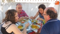 Foto 6 - Los vecinos de Cordovilla degustan una gran paella