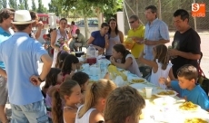 Foto 4 - Los vecinos de Cordovilla degustan una gran paella