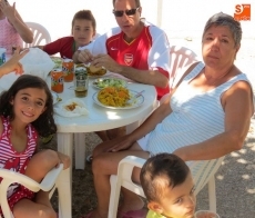 Foto 3 - Los vecinos de Cordovilla degustan una gran paella