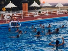 Foto 4 - El Ciudad Rodrigo CF cambia el río por la piscina
