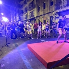 La 'Noche Blanca' del barrio del Oeste llena de m&uacute;sica y espect&aacute;culos las calles