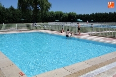 Las piscinas municipales ampl&iacute;an el horario de ba&ntilde;o durante el mes de julio