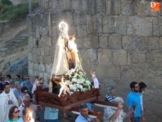 La Virgen del Carmen sale de su ermita para cruzar el r&iacute;o hasta Santa Mar&iacute;a La Mayor 