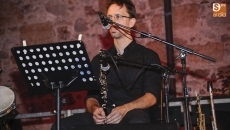 La música tradicional de Ana Alcaide conecta diversas culturas en los Jardines de Santo Domingo