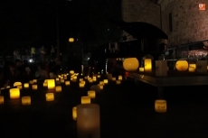 Un mar de velas en la noche de Salamanca