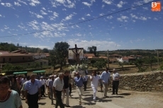 Foto 6 - Vecinos y forasteros procesionan al Cristo del Buen Suceso