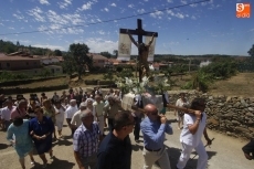Foto 4 - Vecinos y forasteros procesionan al Cristo del Buen Suceso