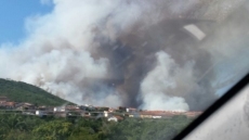 Foto 3 - El pavoroso incendio de la localidad cacereña de Acebo se acerca a El Payo