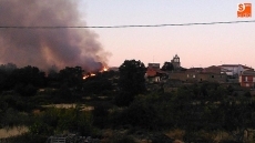 Foto 4 - Un incendio junto al pueblo moviliza a los vecinos de Cabeza de Framontanos