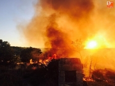 Foto 3 - Un incendio junto al pueblo moviliza a los vecinos de Cabeza de Framontanos