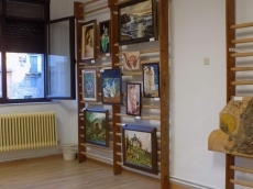 Foto 4 - Vecinos y visitantes asisten a la inauguración de una exposición de pintura