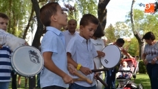 Foto 3 - 'Vettonia Percusión' y Carlos Ontiyuelo inician en el ritmo a los más pequeños