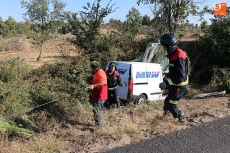 Foto 4 - Tres heridos en una colisión de un turismo y una furgoneta en la carretera de Vitigudino