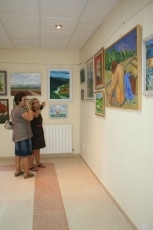 Foto 5 - Éxito de la exposición de pintura con obras de 17 artistas vinculados al pueblo