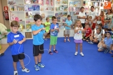 Foto 5 - La librería Hontiveros organiza un concurso de peonzas para los niños