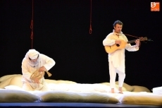 Foto 3 - Muchos dúos y unas expertas en artes circenses copan el ecuador de la Feria
