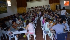 La comida en La Alhóndiga reunió a todos los vecinos de Salvatierra.