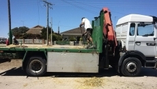 El incendio de un camión de pacas se queda en un susto