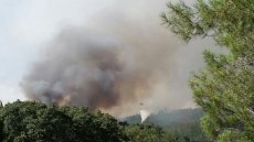 El pavoroso incendio de la localidad cacere&ntilde;a de Acebo se acerca a El Payo