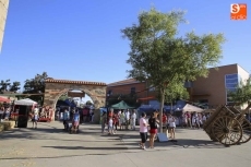 Artesanía, obras teatralizadas y talleres ambientan el Mercado Campesino