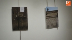 Entorno y desidia, una muestra de 25 pinturas fotográficas que refleja el paso del tiempo