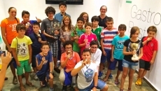 El Memorial Mundy de Ajedrez une a grandes y pequeños alrededor del tablero