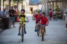 Las pruebas ciclistas y los juegos divierten a los pequeños 