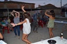 El desfile de peñas y el pregón dan el pistoletazo de salida a las fiestas