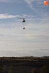 Foto 2 - Medios terrestres y aéreos controlan un fuego en Masueco
