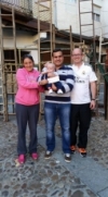 Foto 1 - El Ayuntamiento entrega su tercer 'cheque-bebé'