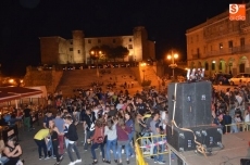Foto 4 - La Plaza Mayor se llena de jóvenes al ritmo de la música del festival de Dj’s bejaranos 