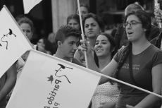 Foto 5 - Medio centenar de personas se concentran en la Plaza Mayor en contra de la Fiesta de los Toros