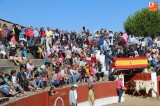 Foto 5 - Emocionante segundo encierro de las fiestas con novillos de Valrubio