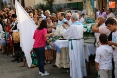 Foto 3 - Las Madrinas entregan en ofrenda cuatro roscas a la Virgen del Árbol 
