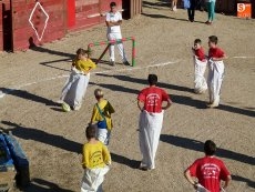 Foto 4 - Un divertido desfile de disfraces pone el broche a la jornada inaugural de las fiestas