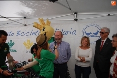 Foto 3 - 'Bicicleta solidaria' de Caja Rural en Los Bandos a favor del Banco de Alimentos