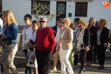 Foto 6 - Decenas de vecinos acompañan al Cristo de la Salud de regreso a su ermita